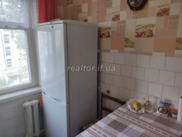 3-Zimmer-Wohnung mit kosmetischer Renovierung in der Karpatska-Straße zum Verkauf