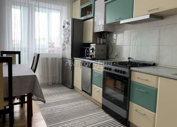 In der Hlibova-Straße steht eine möblierte 3-Zimmer-Wohnung zum Verkauf