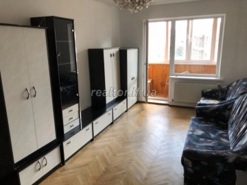 For sale 3 bedroom apartment with furniture and independent heating in the district Pasichna