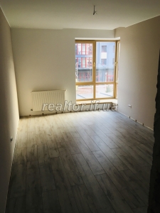 3-room apartment for sale with unfinished renovation on Symonenko Street in the Metro area