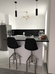 3-room apartment for sale with renovation and furniture on Ivasyuk Street