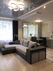 Продается 3 комнатная квартира с ремонтом и мебелью по улице Бытовой