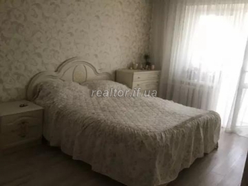 For sale 3 bedroom apartment with renovation and furniture on Naberezhnaya street