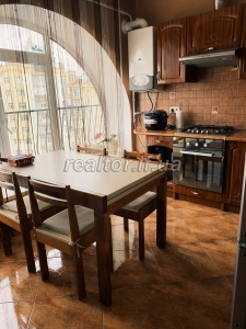 For sale 3 bedroom apartment with quality renovation and furniture in the center down the street Pylyp Orlyk