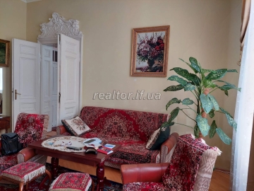 4 bedroom apartment for sale with its own yard and a separate entrance on Copernicus Street