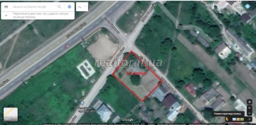 Продається ділянка в першій лінії від дороги