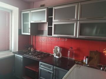 Продається двохкімнатна квартира неподалік центру по вулиці Степана Бандери