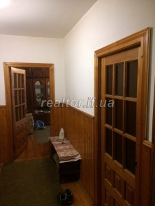 Продается двухкомнатная квартира рядом 25 школы по улице 24 августа с разрешением на автономное отопление