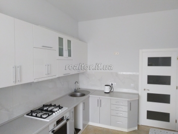 Ein-Zimmer-Wohnung zum Verkauf in einem neuen Gebäude in der Nähe von Pasichna in der Tselevicha Street
