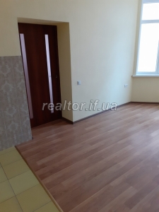 Продается двухкомнатная квартира в центре города по улице Днестровская