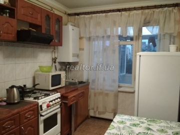 Продається двохкімнатна квартира з автономним опаленням по вулиці Галицька
