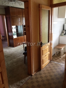 Продається двохкімнатна квартира з ремонтом по вулиці Довга