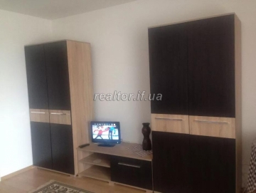 Продається двохкімнатна квартира з ремонтом по вулиці Хіміків