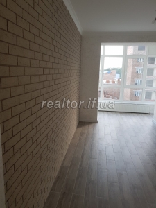 Apartment mit einem Schlafzimmer zum Verkauf in der Nähe des Zentrums in der Vysochana Street