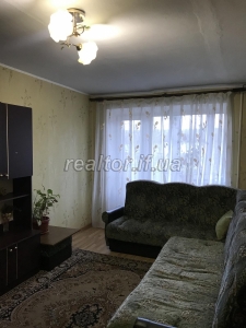 Продається двокімнатна квартира в жилому стані по вулиці Сорохтея