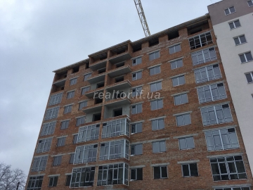 Продається двокімнатна квартира з котлом в новобудові в центральній частині міста по вулиці Сніжна