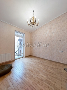 Exklusive 3-Zimmer-Wohnung auf zwei Ebenen in der Ozarkevicha-Straße zum Verkauf