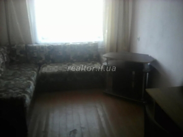 Ein Zimmer wird in der Khmelnitsky Street verkauft