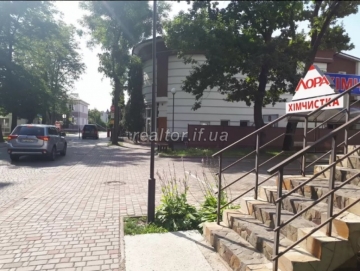 Продається комерційне приміщення на вулиці Двірська