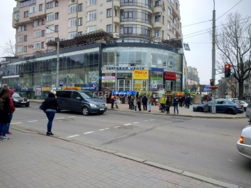 Продається комерційне приміщення в центрі Івано-Франківська біля Стометрівки
