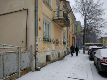 Продається квартира під бізнес в районі паспортного столу