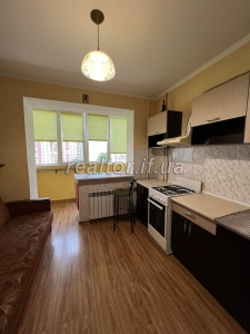 Wohnung zum Verkauf mit allen Annehmlichkeiten in der Molodizhnaya-Straße