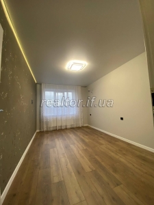 Prodayetsya_na_serednomu_poversi_2_kimnatna_kvartyra_v_tsentralnii_chastyni_mista_22770_8_1701345989.jpeg