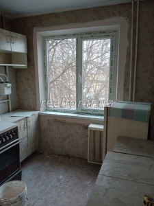 Продається на середньому поверсі 3 кімнатна квартира без ремонту по вулиці Гвардійська