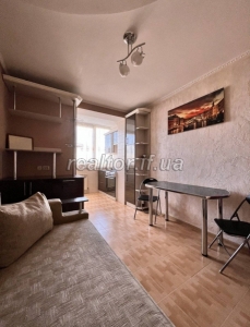 Wohnwohnung mit 2 Schlafzimmern zum Verkauf in der Symonenko-Straße