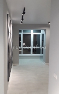 One-room apartment with renovation in a new building near the center on Vysochana Street for sale