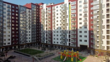 In der Wohnanlage Knyaginy steht eine geräumige 1-Zimmer-Wohnung zum Verkauf
