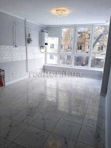 Spacious one-bedroom apartment for sale with quality renovation in the residential complex Lipska Vezha