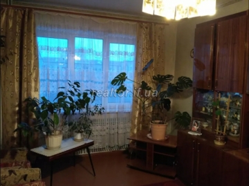 Продається простора квартира по вулиці Миколайчука