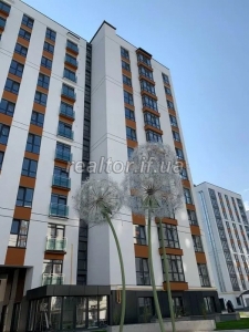 Продається простора квартира з кухнею студією ЖК Липки