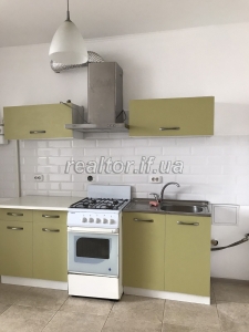 Продается просторная трехкомнатная квартира с евроремонтом по улице Угорницкий