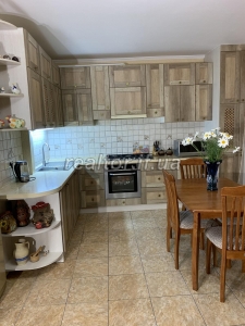 Продається простора трьохкімнатна квартира з євроремонтом та меблями по вулиці Горбачевського