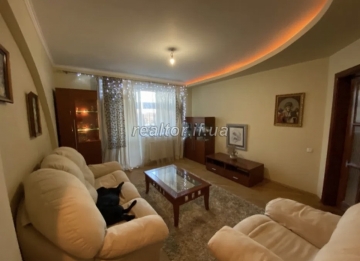 Spacious two-bedroom apartment with renovation in the city center on Belvedere Street