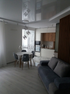 In der Dovzhenka-Straße steht eine stilvolle 2-Zimmer-Wohnung mit teuren Reparaturen zum Verkauf