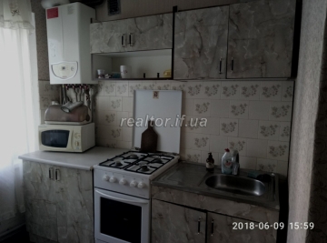 Продається трьохкімнатна квартира з автономним опаленням по вулиці Хіміків
