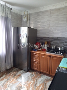 Three-room apartment with quality repairs for sale near the Epicenter on Ivasyuk Street