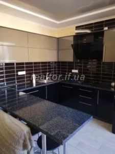 For sale three bedroom apartment with renovation on Independence Street