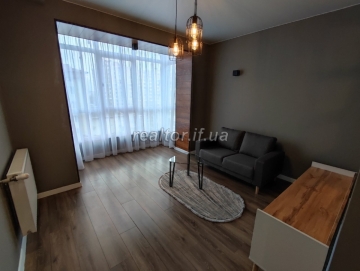 Large 1 bedroom apartment for sale on Dovzhenko Street
