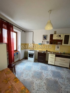 A large 2-room apartment on Fedkovycha Street is for sale