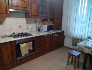 Продається велика квартира в зданому та заселеному будинку в мікрорайоні Пасічна по вулиці Тролейбусна
