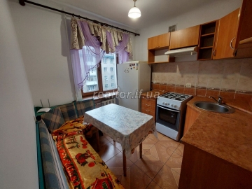 Продається затишна 2 кімнатна квартира з косметичним ремонтом по вулиці Степана Бандери