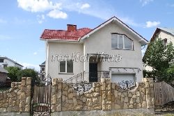 Продаю особняк з літньою кухнею