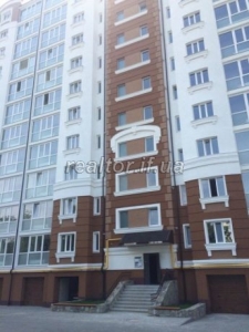 Buy a large renovated apartment with rough and rational planning in a quiet, residential area.