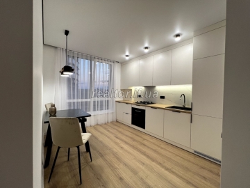 Zu verkaufen 1-Zimmer-Wohnung mit Renovierung und Möbel in einem Neubau
