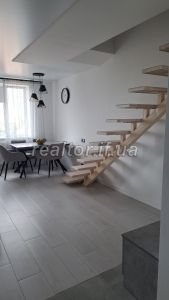 Prodazh__dvorivnevoyi_kvartyry__v_tsentralnii_chastyni_mista_poruch_z_miskym_parkom_im__Shevchenka_23470_9_1732713566.jpeg