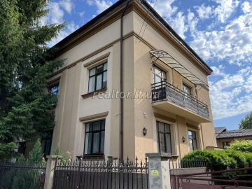 Sale of a house for a large family in the center of Ivano-Frankivsk with major repairs